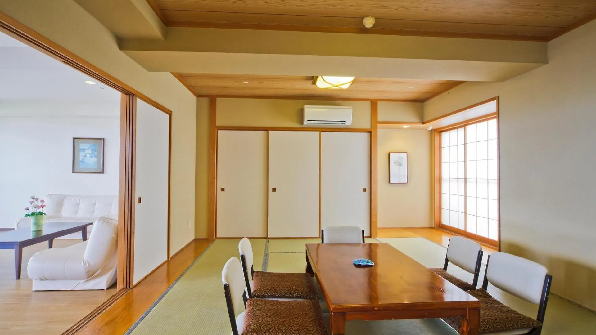 Maholova Minds Miura Hotel